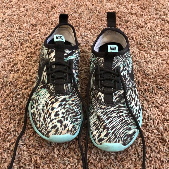 Nike sneakers, size 5.5 - Picture 1 of 6